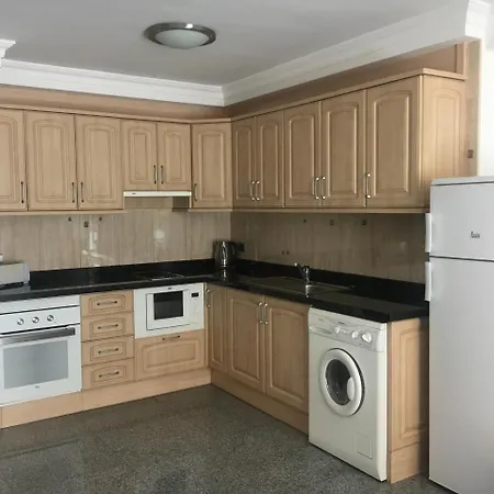 Ake 洛斯克里斯蒂亚诺斯